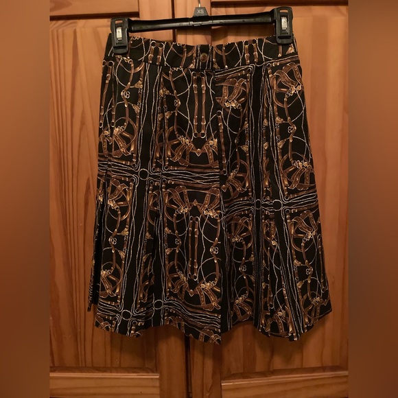 NWOT! Gorgeous Satin British khaki skirt Brand By Robert Lighton - Picture 2 of 4